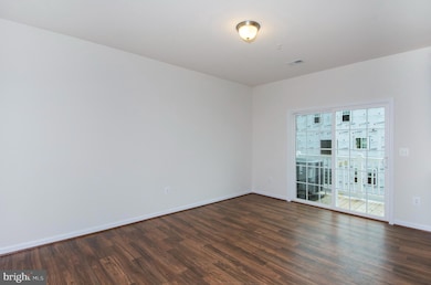 14894 Mason Creek Cir, Woodbridge, VA 22191 - photo 5