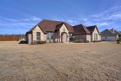 153 Oakwood Creek Ln, Weatherford, TX 76088 - photo 2