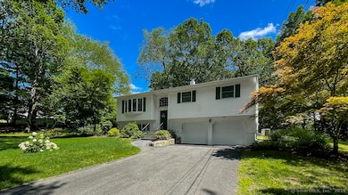 4 Union Cir, Danbury, CT 06810 - photo 2