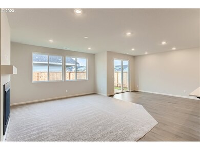 1001 S Vine St, Canby, OR 97013 - photo 4