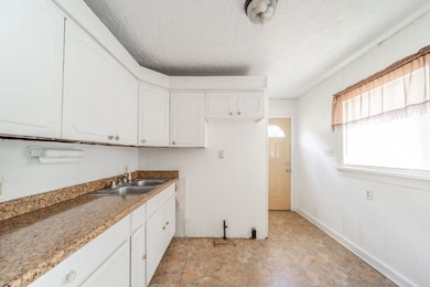 1223 Locust St, Anderson, IN 46016 - photo 7