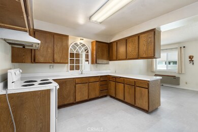 9908 3/4 Cedar St, Bellflower, CA 90706 - photo 7