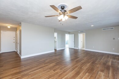 Continental Towers unit 701, Lexington, KY 40503 - photo 2