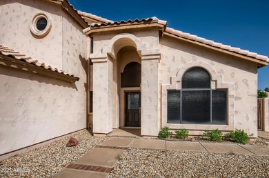 4-089066780-05 Exterior Front Entry