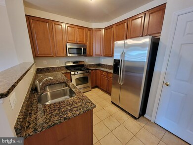 15555 John Diskin Cir, Woodbridge, VA 22191 - photo 6