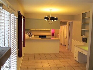 Kitchen with nook