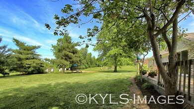 135 Hickory Dr, Harrodsburg, KY 40330 - photo 4