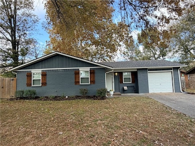 1021 W Granite St, Siloam Springs, AR 72761 - photo 2