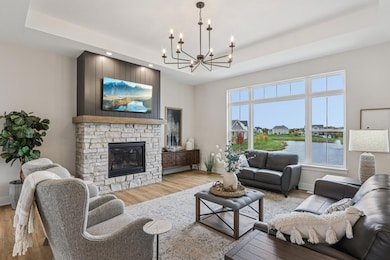 10-web-or-mls-W198N4955 Hickory St-S2410