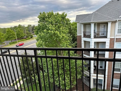 12925 Centre Park Cir unit 407, Herndon, VA 20171 - photo 3