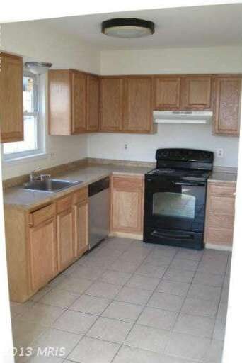 8226 Wycliffe Ct, Manassas, VA 20109 - photo 2