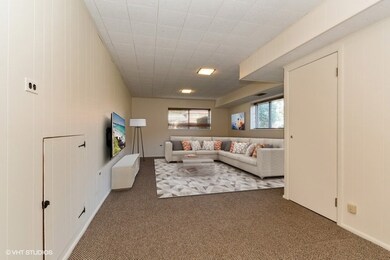 326 E Huntington Ln, Elmhurst, IL 60126 - photo 7