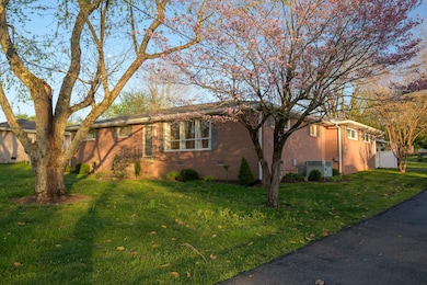 302 Fairlane Dr, Shelbyville, TN 37160 - photo 4