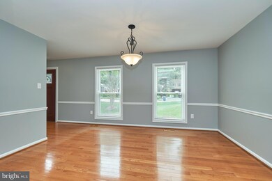 8424 Blevins Way Ct, Vienna, VA 22182 - photo 6