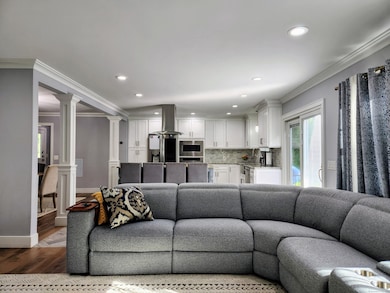 Open concept, great for entertaining & everyday living