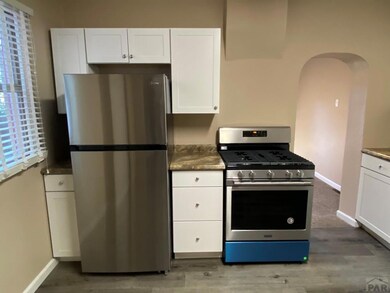 Beautiful stainless appliances w/gas stove