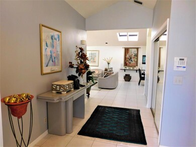 FOYER - NO STEPS!!!!!