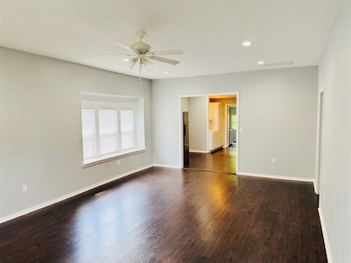 723 E Maple St, Cushing, OK 74023 - photo 3