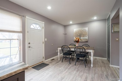 24533 Seaton Circuit E unit 16, Warren, MI 48091 - photo 7