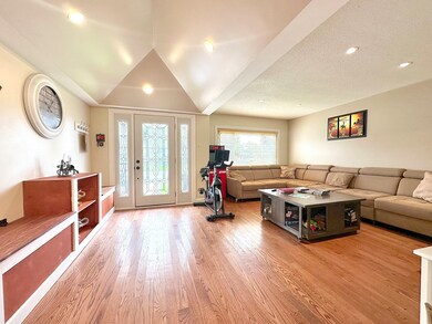 938 Berkley St, Carpentersville, IL 60110 - photo 2