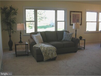 328 Broomall St, Folsom, PA 19033 - photo 3