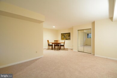 101 Skyhill Rd unit 101, Alexandria, VA 22314 - photo 2