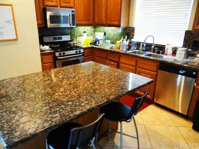Granite counters, stainless appliances & full gran