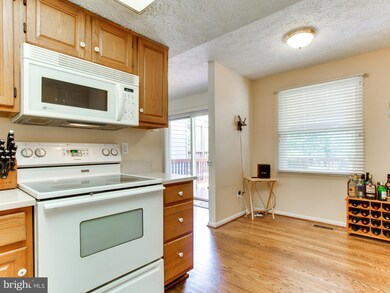 3723 Mazewood Ln, Fairfax, VA 22033 - photo 7