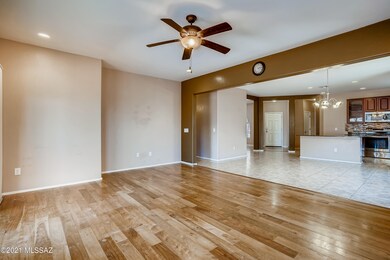 6-948253564-12 Living Room