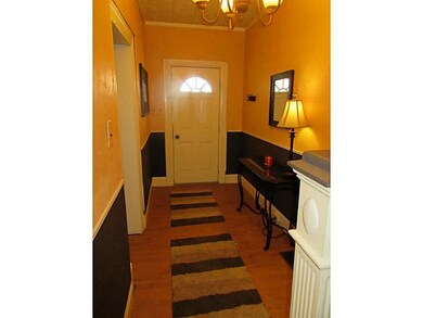 Entry/Foyer.