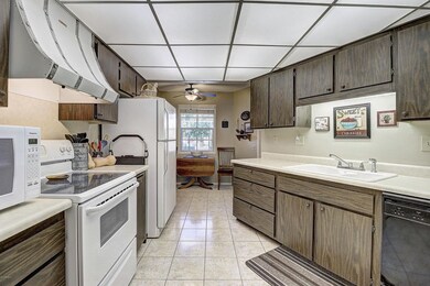 10460 W Palmeras Dr unit 39, Sun City, AZ 85373 - photo 4