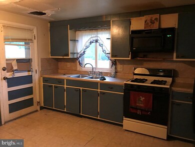 3337 Sheidy Ave, Reading, PA 19605 - photo 4