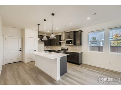 Kitchen with a grand kitchen island!
