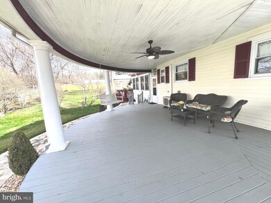 102 S High St, Edinburg, VA 22824 - photo 5