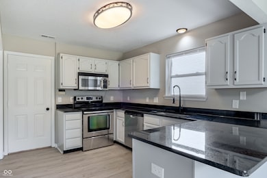 477 Woodstream Dr, Greenfield, IN 46140 - photo 6