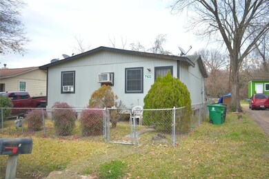 7922 Maxroy St, Houston, TX 77088 - photo 2