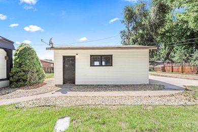 305 E 12th St, Weiser, ID 83672 - photo 3