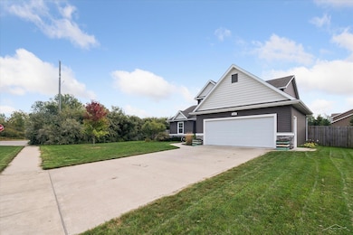 2011 Prairie Point Dr, Auburn, MI 48611 - photo 3
