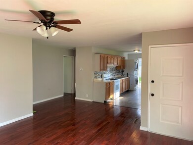 101 Sparrow Rd, Carpentersville, IL 60110 - photo 3