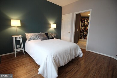 12501 Hayes Ct unit 403, Fairfax, VA 22033 - photo 4