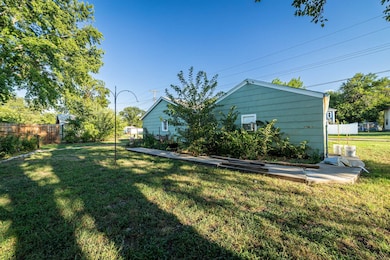 714 E 6th St, Concordia, KS 66901 - photo 3