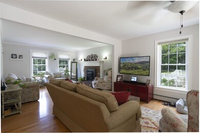 67 Wilde Willow Dr, Holden, MA 01520 - photo 2