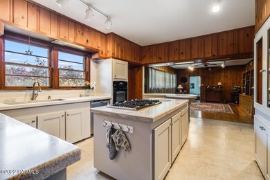 410 S 7th St-5