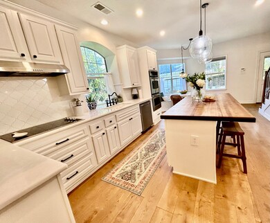 1818 Streamside Dr, Friendswood, TX 77546 - photo 2