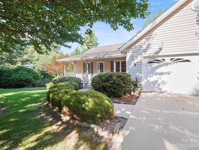 94 Chestnut Ln, Hendersonville, NC 28792 - photo 6