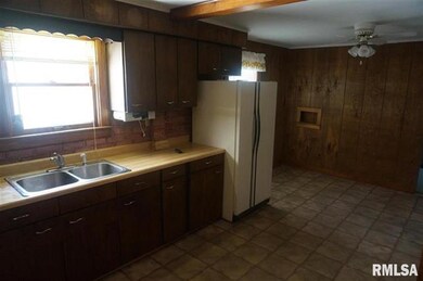 574 S Elm St, Lincoln, IL 62656 - photo 5