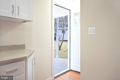 904 Old Walnut St, Capitol Heights, MD 20743 - photo 4