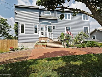 528 Port-Au-Peck Avenue