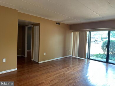 134 Roberts Ln unit 203, Alexandria, VA 22314 - photo 7