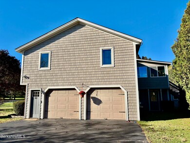 134 Oak Hill Rd, Pittsfield, MA 01201 - photo 4